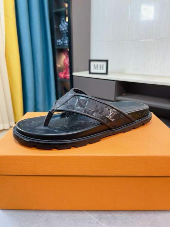 Picture of Louis Vuitton Slippers _SKULVsz38-44hnh0436970